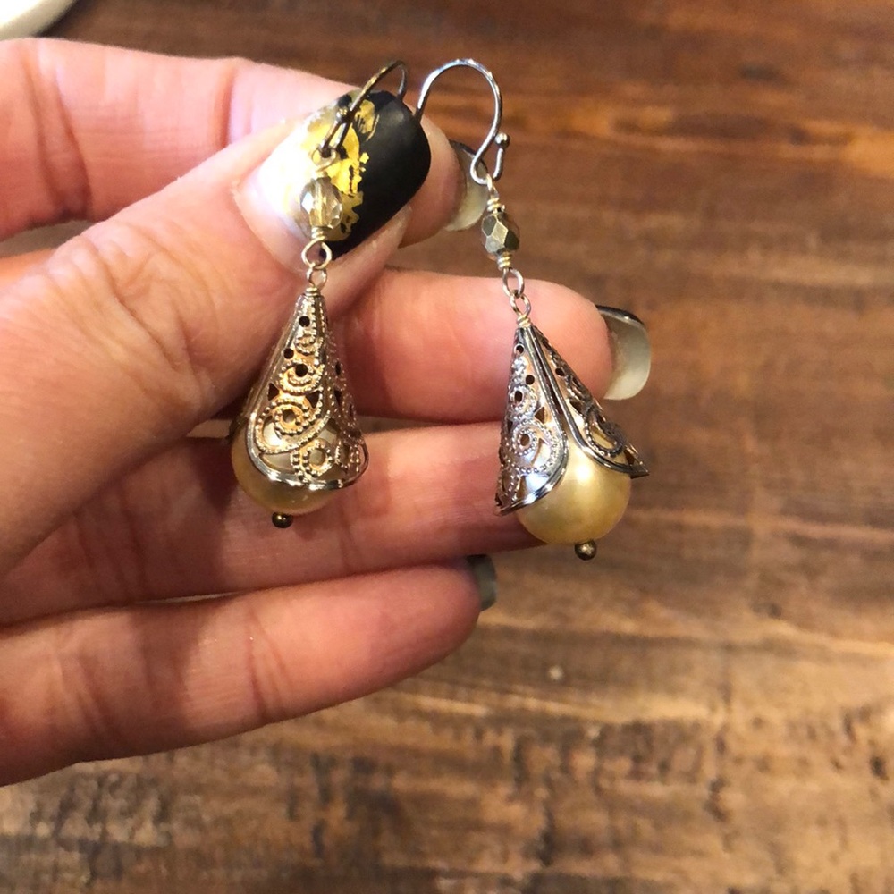 Vintage Gold pearl dangle earrings